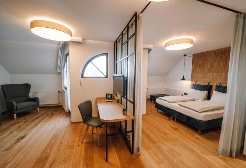 Люкс Повышенной Комфортности, Mein Hotel Fast