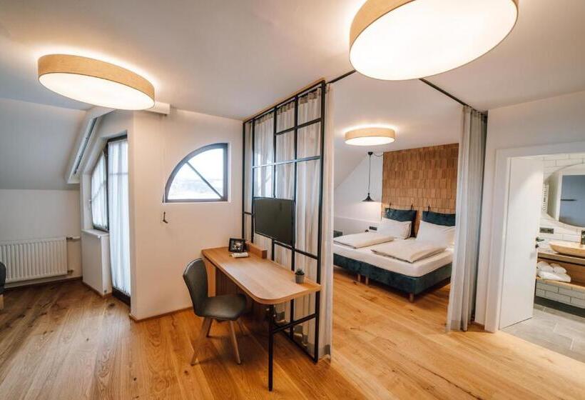 جناح ديلوكس, Mein Hotel Fast