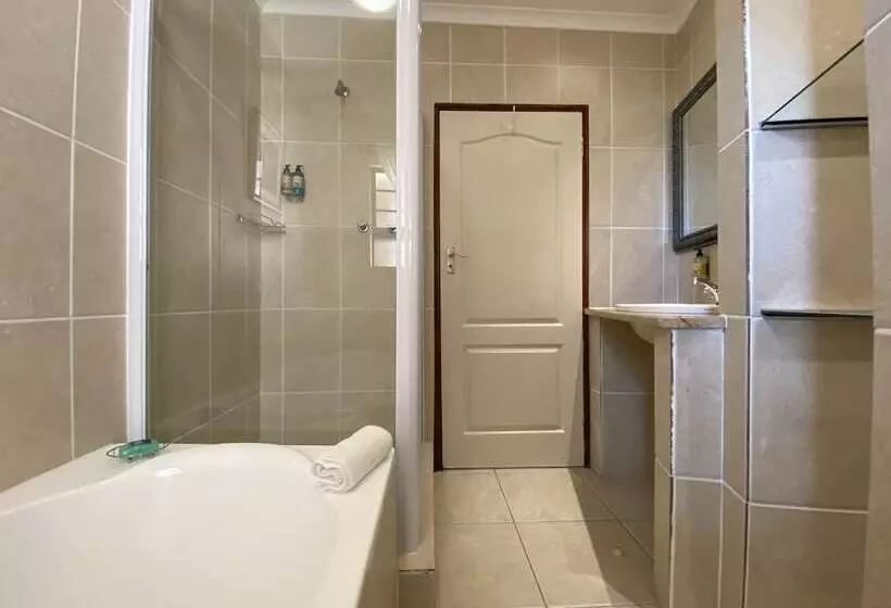 Perhehuone, Bartnique Guesthouse
