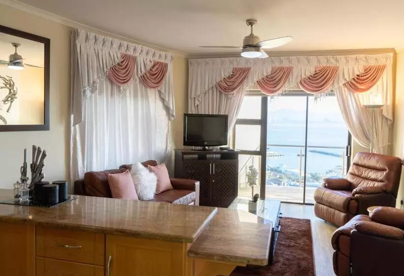 1 Bedroom Penthouse Apartment, Bartnique Guesthouse
