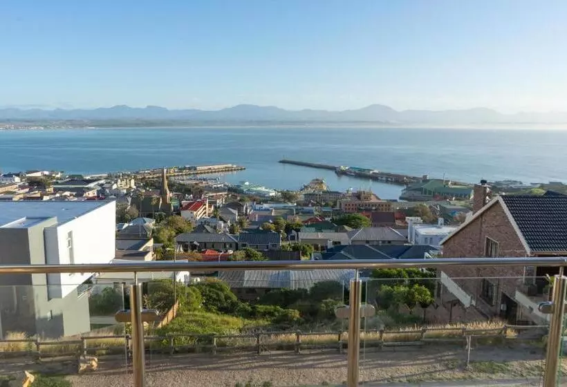 1 Bedroom Penthouse Apartment, Bartnique Guesthouse