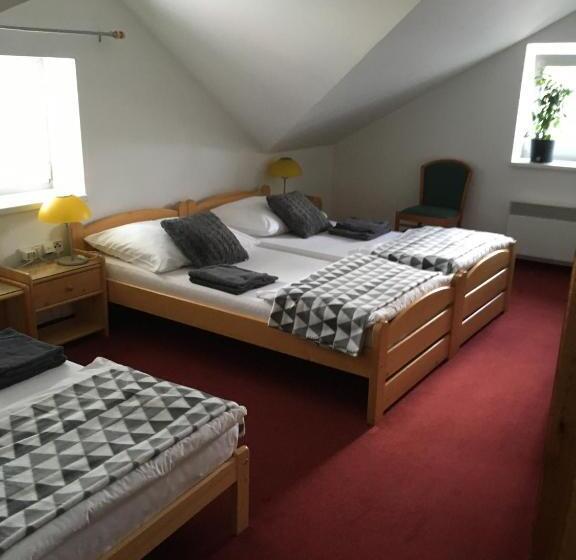 חדר סטנדרט לשלושה, Pension Miltom