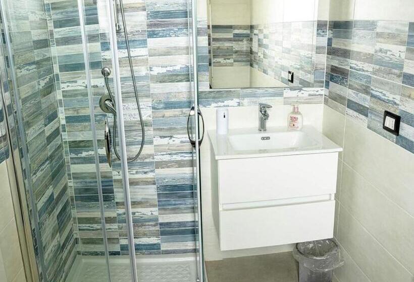 スタンダードルーム, A Tre Piani Sul Mare