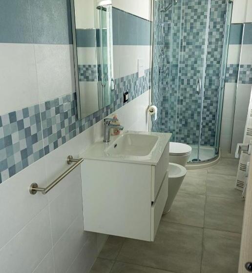 スタンダードルーム, A Tre Piani Sul Mare