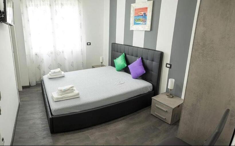 スタンダードルーム, A Tre Piani Sul Mare