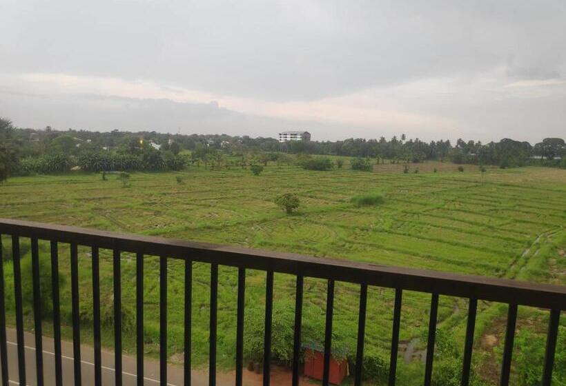 디럭스 룸, Sooriya Wessagiri Resort