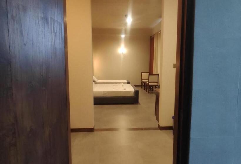 غرفة سوبيريور ثلاثية, Sooriya Wessagiri Resort