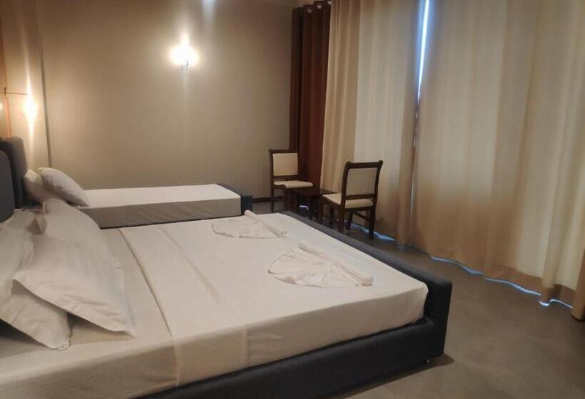 수피리어 트리플 룸, Sooriya Wessagiri Resort