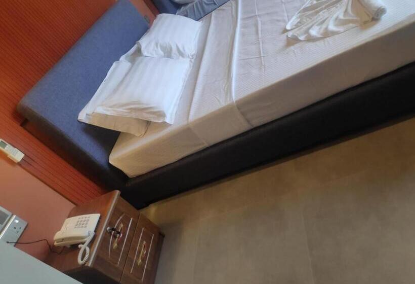 غرفة سوبيريور ثلاثية, Sooriya Wessagiri Resort