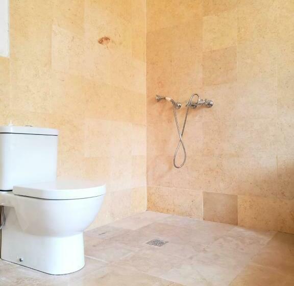 חדר אקונומי, Castell Granadella