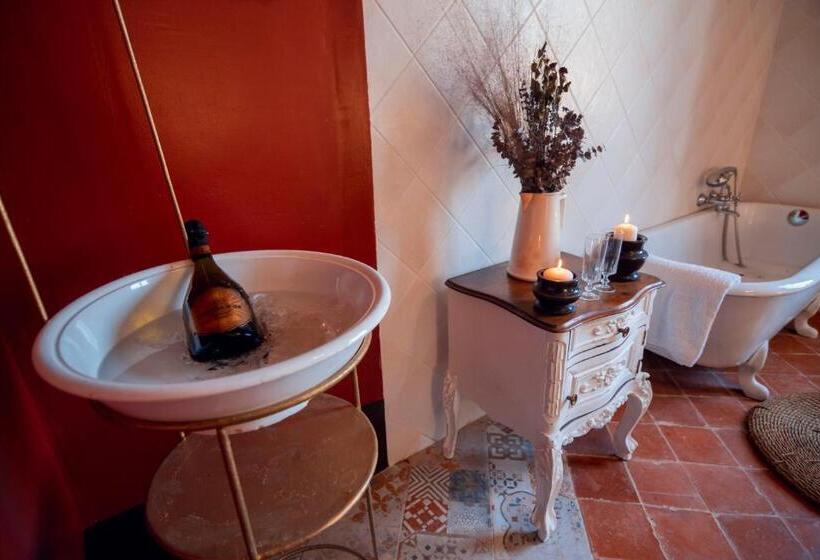 חדר דלוקס, Castell Granadella