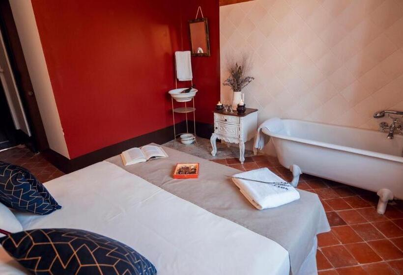 חדר דלוקס, Castell Granadella