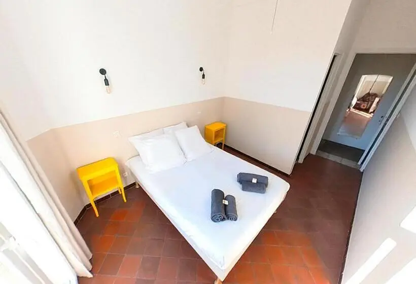 スタンダードルーム, La Casa Dina