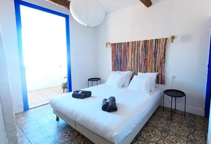 ルームシェアのワンベッド, La Casa Dina