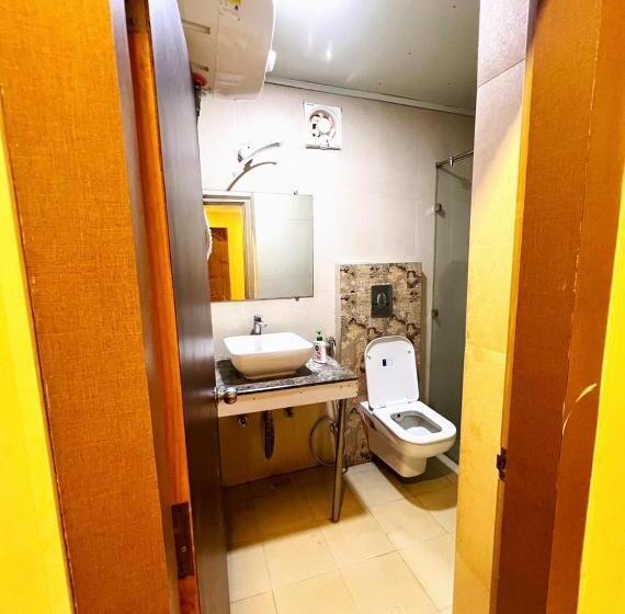 اتاق لوکس, Mauji S Legacy