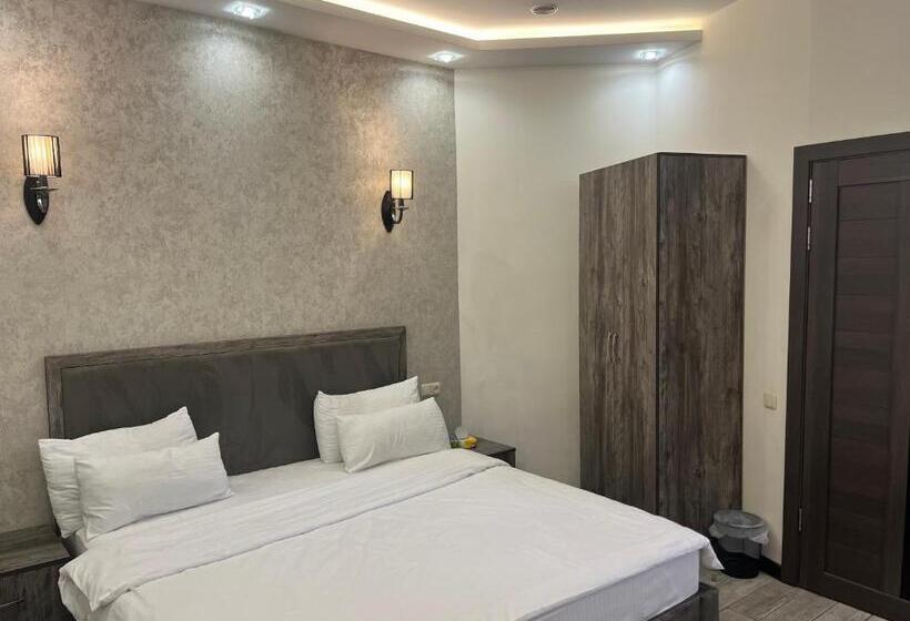 اتاق سوپریور با تخت بزرگ, Street51