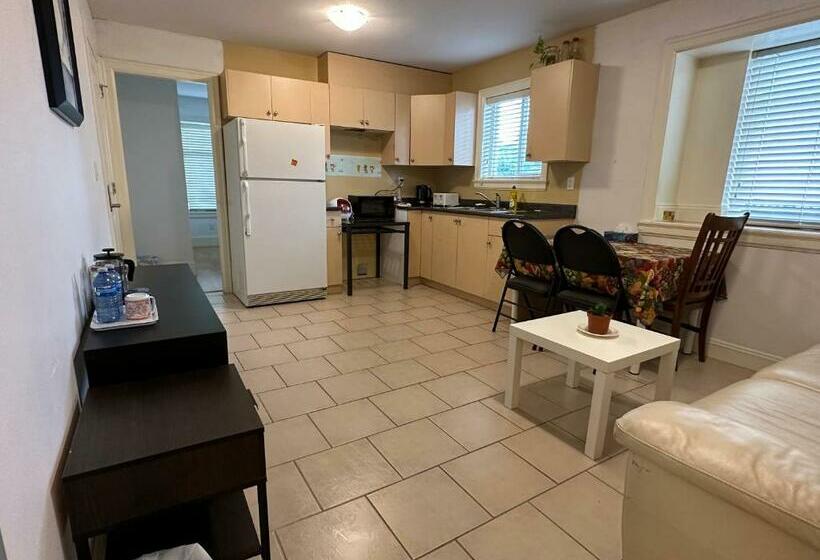 חדר סטודיו סטנדרד, Victory House