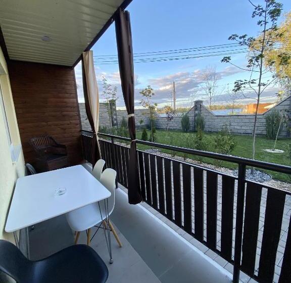 Négyágyas Deluxe Szoba, Shtil