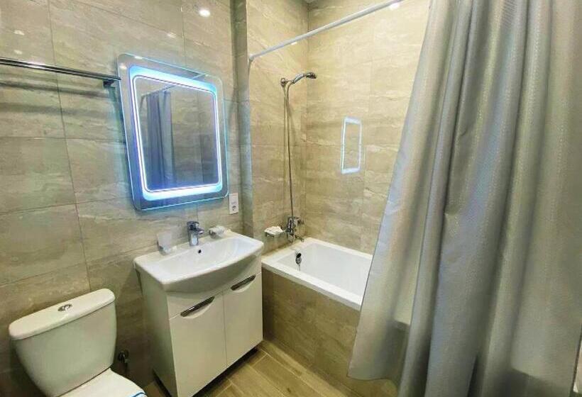 Négyágyas Deluxe Szoba, Shtil