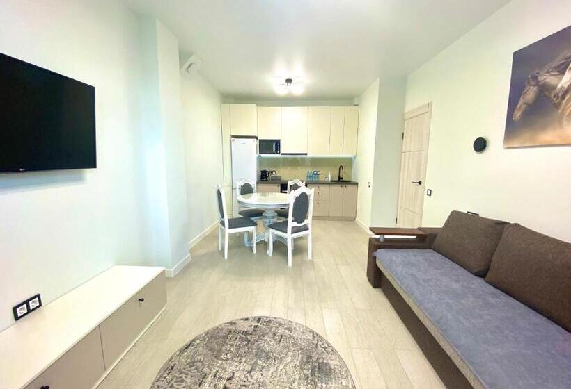 Négyágyas Deluxe Szoba, Shtil