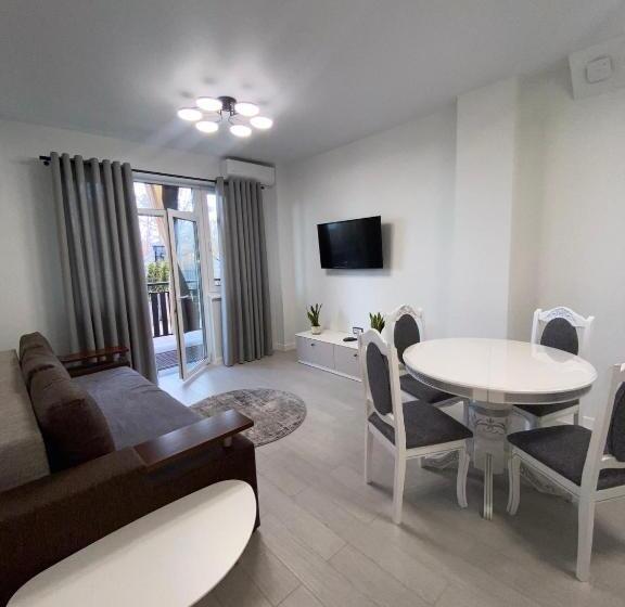 Négyágyas Deluxe Szoba, Shtil