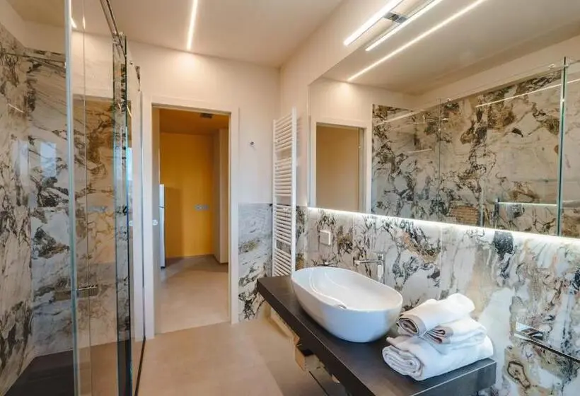 プールの見える１ベッドルームアパートメント, Vietti Apartments