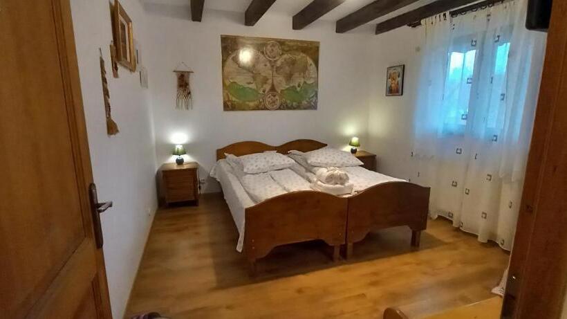 Номер Стандарт, Casuta Din Lunca