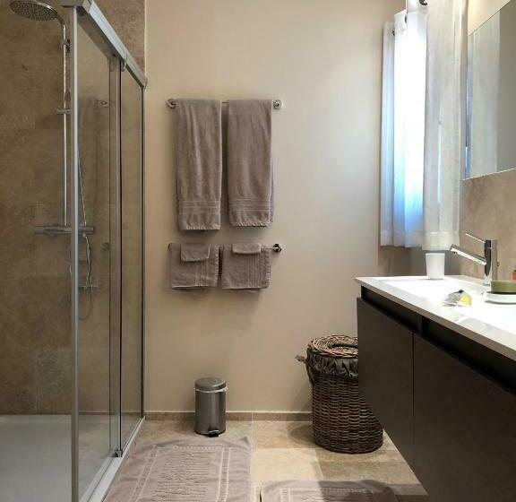 غرفة قياسية, Four De Cony