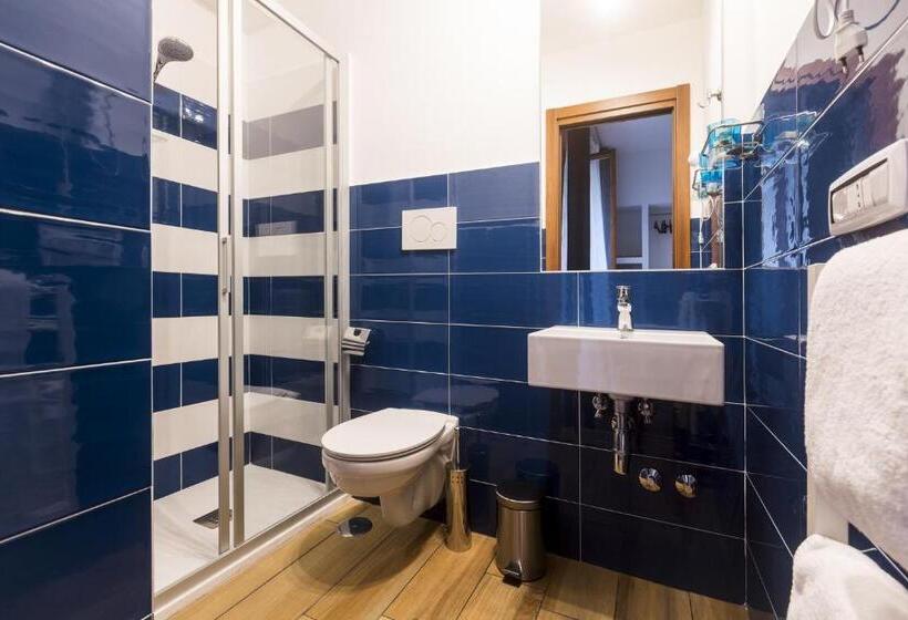 اتاق لوکس با بالکن, Central Plaza Sorrento Coast