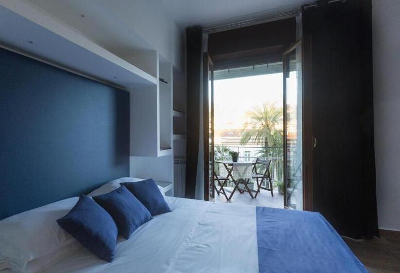 اتاق لوکس با بالکن, Central Plaza Sorrento Coast