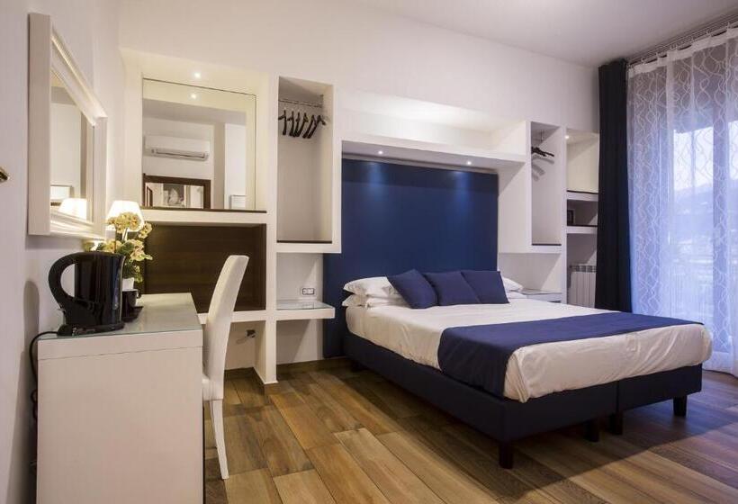 اتاق لوکس با بالکن, Central Plaza Sorrento Coast