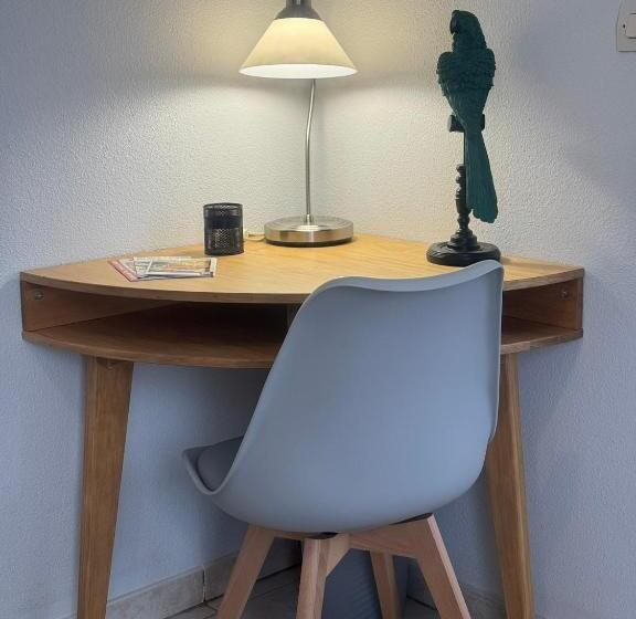 جناح مطلّ علي الجبل, Mélisande Au Pays Des Orjouliers