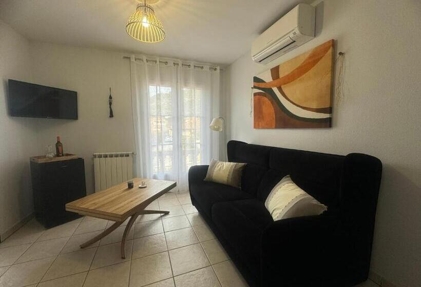 جناح مطلّ علي الجبل, Mélisande Au Pays Des Orjouliers