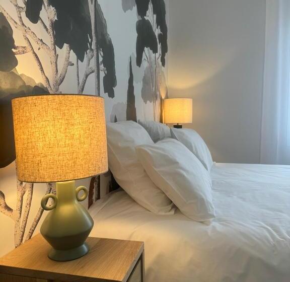 جناح مطلّ علي الجبل, Mélisande Au Pays Des Orjouliers