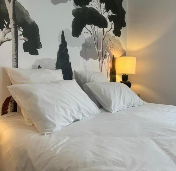 جناح مطلّ علي الجبل, Mélisande Au Pays Des Orjouliers