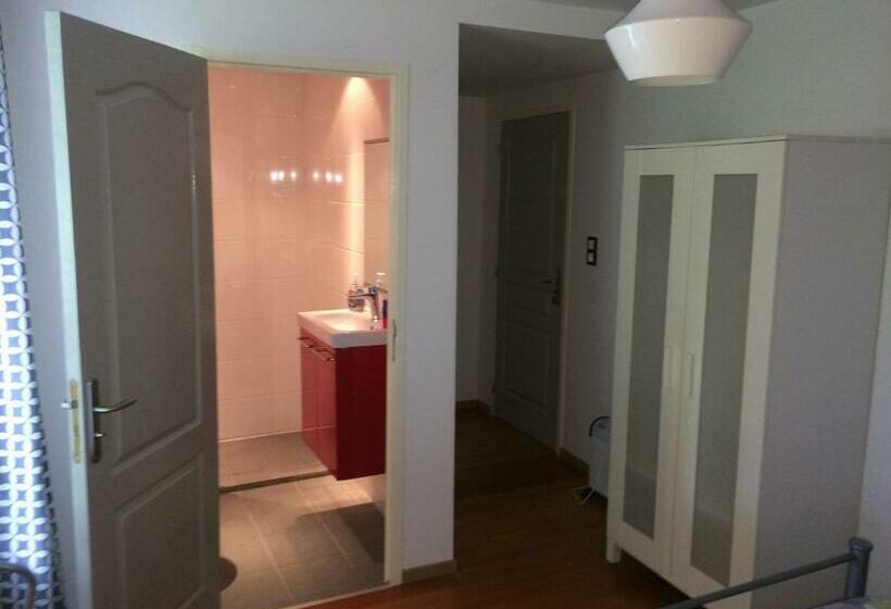 Номер Deluxe, Le Marronnier Entre Les Buis