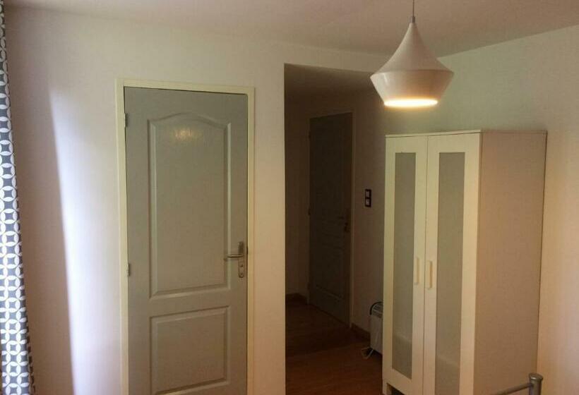 Номер Deluxe, Le Marronnier Entre Les Buis