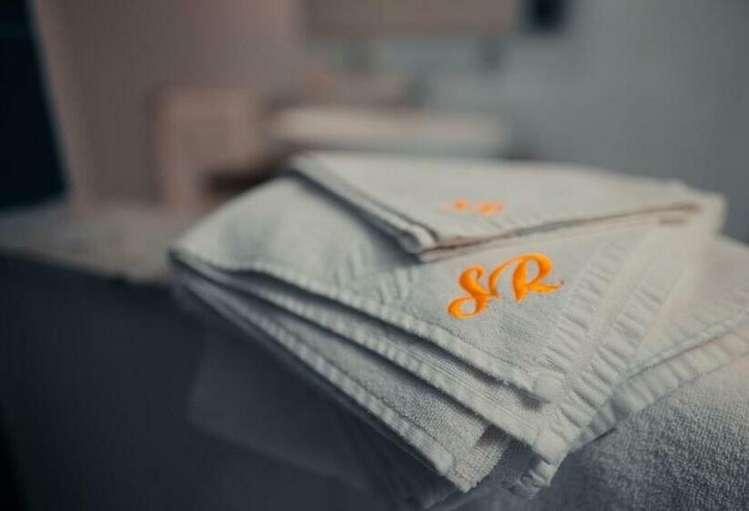 غرفة قياسية ثلاثية, Savoia Residence