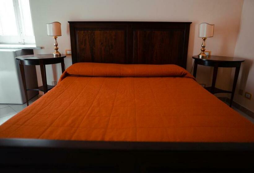 غرفة قياسية ثلاثية, Savoia Residence