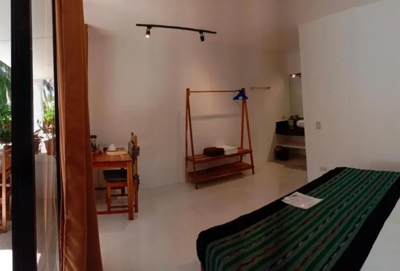 バルコニー付きデラックスルーム, Corong Beach Resort