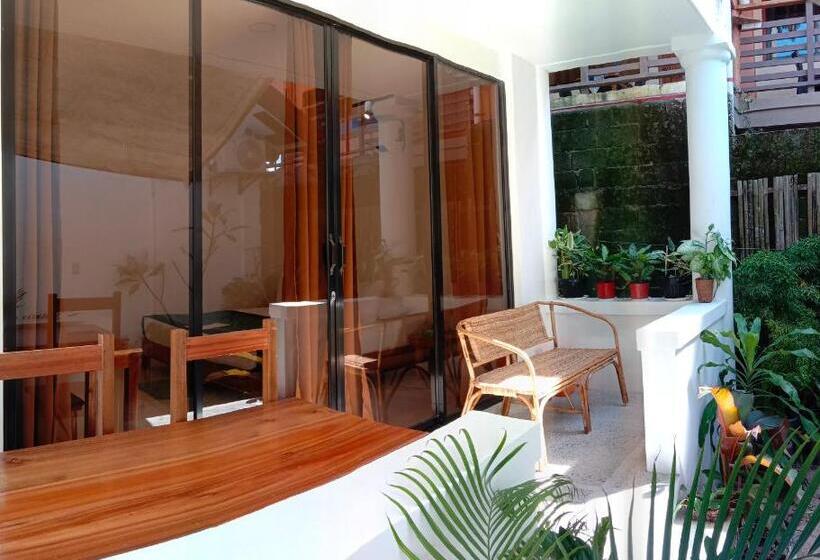 Номер Deluxe с Балконом, Corong Beach Resort