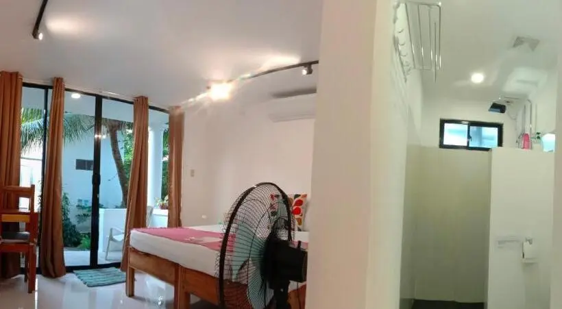 オーシャンビューデラックスルームバルコニー付き, Corong Beach Resort
