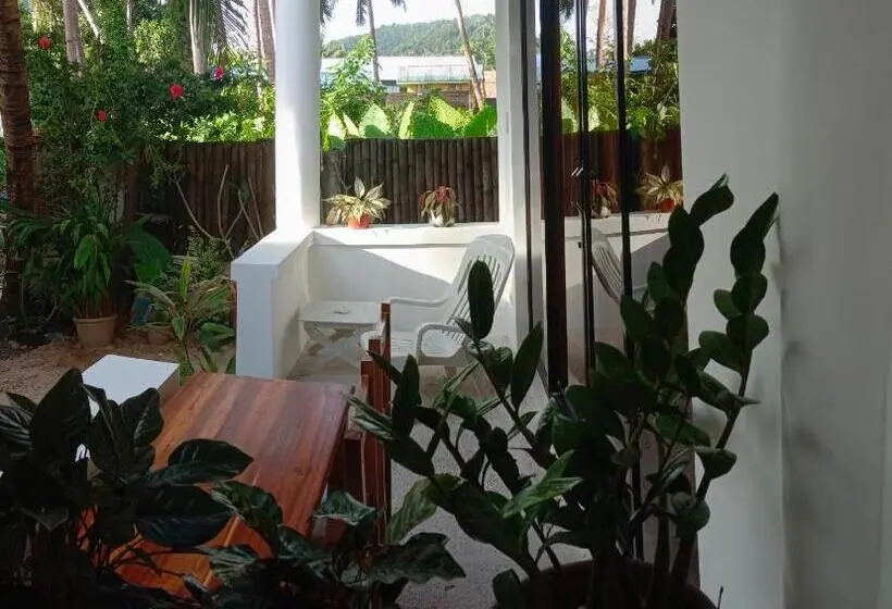 オーシャンビューデラックスルームバルコニー付き, Corong Beach Resort