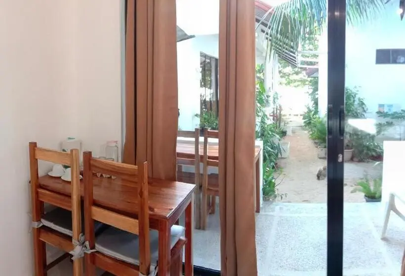 オーシャンビューデラックスルームバルコニー付き, Corong Beach Resort