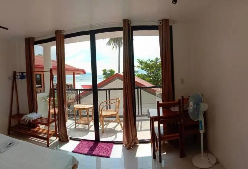 オーシャンビューのデラックストリプルルーム, Corong Beach Resort