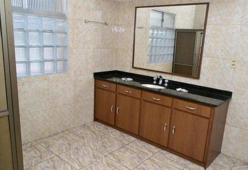 标准三人间, Uruguay Brasil