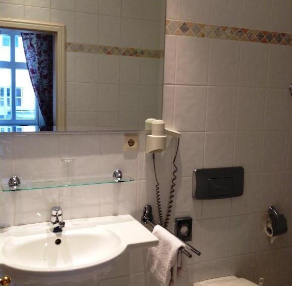 スタンダードシングルルーム, Adler