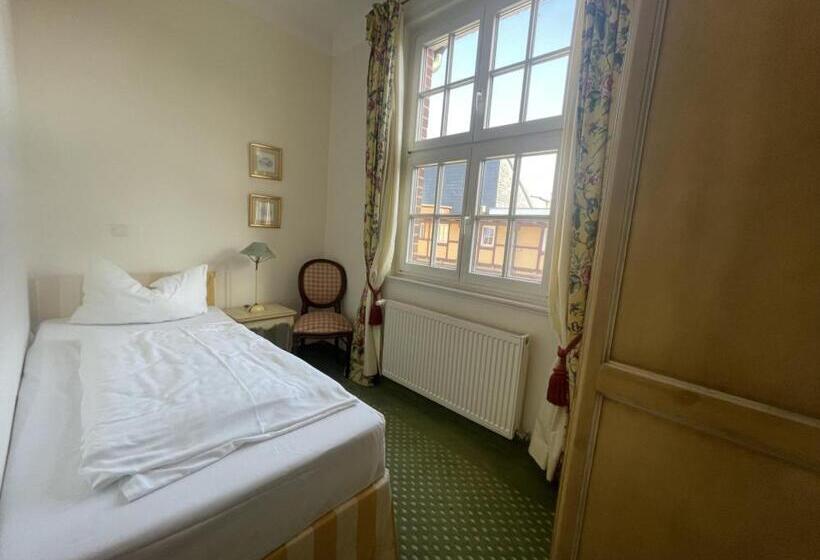 エコノミーシングルルーム, Adler