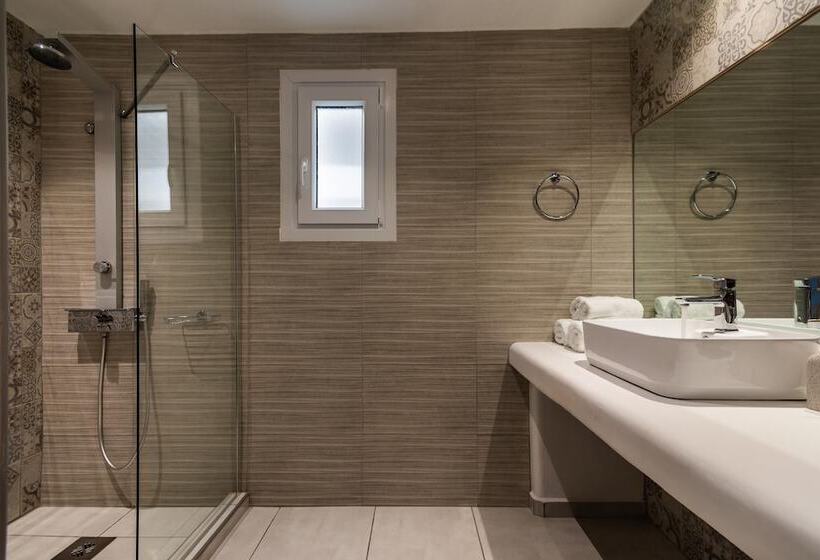 Полулюкс, Alexandros Village