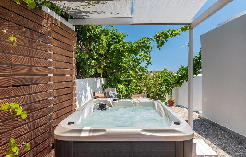 スタンダードトリプルルーム, Alexandros Village